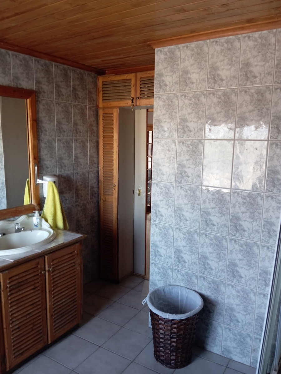 5 Bedroom Property for Sale in Victoria Park Western Cape